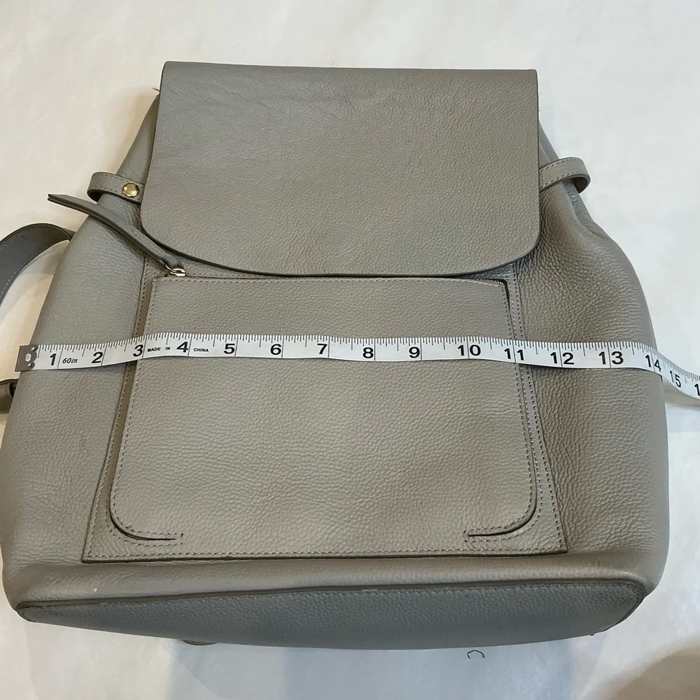 Elegant Pebble Grain Leather Backpack Midsize in Grey